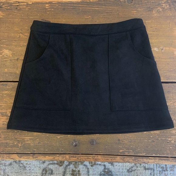 EUC Lulu's Simply Perf Black Suede Mini Skirt - Picture 5 of 10